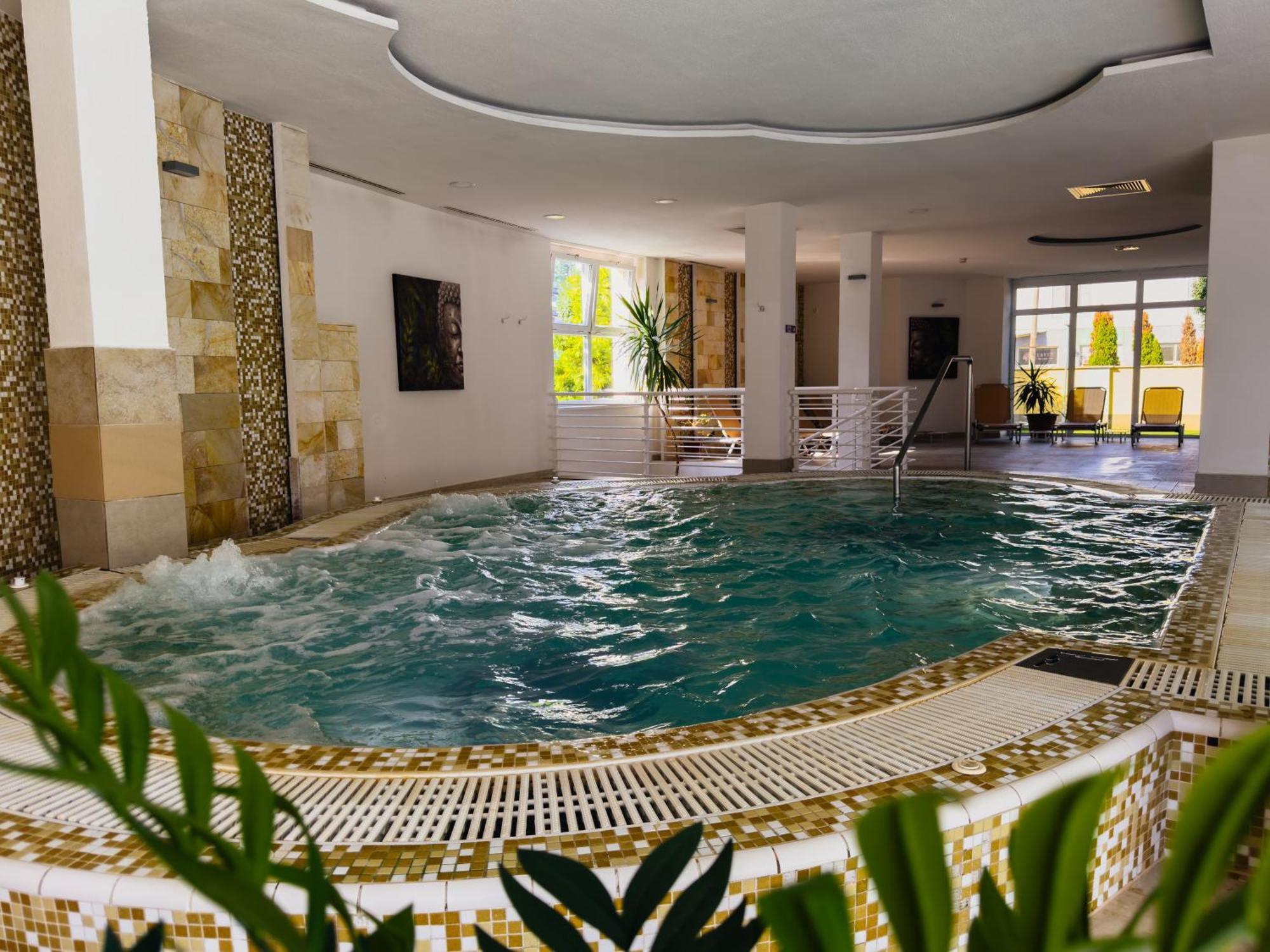 Hotel Aurora Μίσκολτς Εξωτερικό φωτογραφία